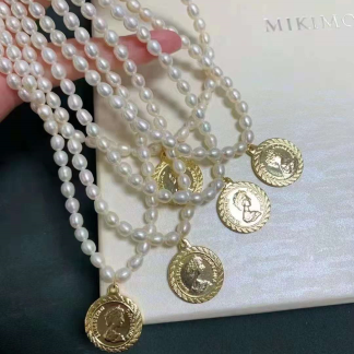 Freshwater pearl necklace	,	plated with 18k gold	,	Pearl Size :	4-5mm	,	Pearl Necklace Length :	40+5cm	(	MJ-2021	)