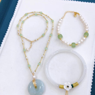 freshwater pearl jewelry set	,	plated with18k gold	,	Pearl Size :	5-6mm	,	Pearl Necklace Length :	adjustable/40+5cm	(	MJ-2245	)