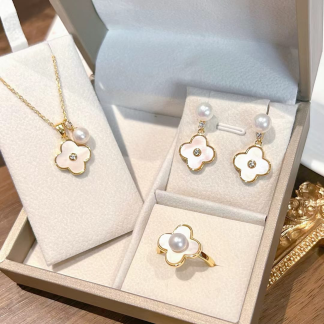 Freshwater pearl jewelry set	,	plated with18k gold	,	Pearl Size :	6-7mm	,	Pearl Necklace Length :	adjustable/40+5cm	(	MJ-2235	)