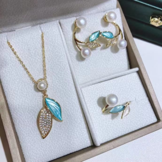 Freshwater pearl jewelry set	,	plated with18k gold	,	Pearl Size :	6-8mm	,	Pearl Necklace Length :	adjustable/40+5cm	(	MJ-2304	)